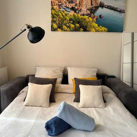 Grand Studio Lumineux En Plein Coeur De Versailles Esterno foto